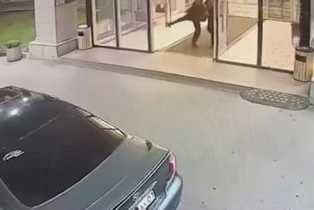 Фотография к новости: Вандала оштрафовали в Астане за разбитую дверь