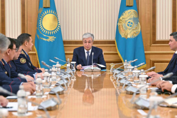 Фотография к новости: Токаев провёл совещание с  новым главой МВД