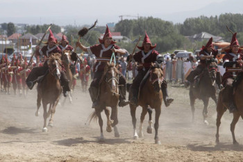 Игры номадов, айтыс и конные тюнинги: международный этнофестиваль прошел в Алматы
