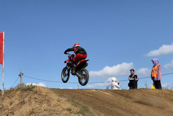 Фотография к новости: Чемпионат Казахстана по мотокроссу проходит в Актобе