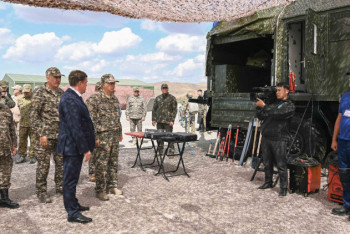 Фотография к новости: Токаев ознакомился с возможностями отечественного оборонно-промышленного комплекса