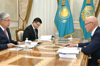 Фотография к новости: Токаев принял председателя фонда "Қазақстан халқына"