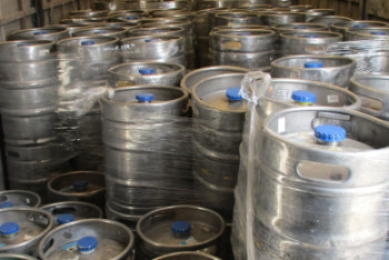 Фотография к новости: Море пива: фуру из Рудного остановили на границе с Россией