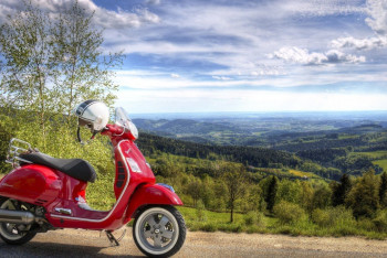 Фотография к новости: "Счастливо кататься на мопеде": сбежавшего из дома подростка вернули в семью в Шымкенте