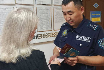 Фотография к новости: Жительницу ВКО выдворили из Казахстана