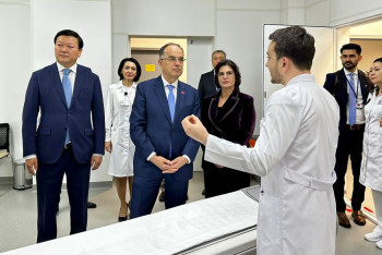 Фотография к новости: Президенту Албании показали медицинский центр в Астане