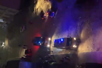 Подросток сорвался с крыши и застрял между двумя многоэтажками в Актау