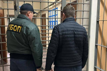 Фотография к новости: Оружие и крупную партию мефедрона изъяли у жителей Астаны