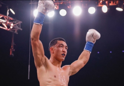 Фотография к новости: Непобеждённый казахстанский боксёр похвастался тренировкой с "Канело"