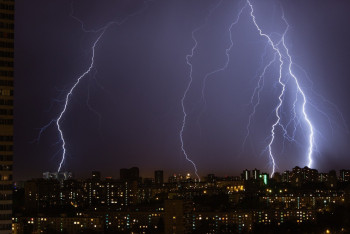 Штормовое предупреждение объявлено в большинстве регионов Казахстана в понедельник