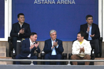 Фотография к новости: Казахстан открыл счёт в матче с Северной Ирландией. Реакция Токаева попала на видео