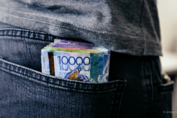 Фотография к новости: На пять суток посадили неплательщика алиментов, задолжавшего 19 млн тенге