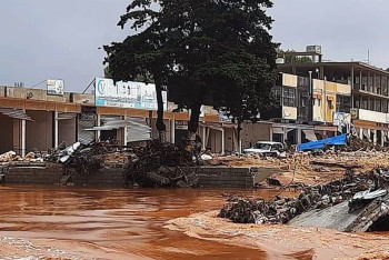 Более пяти тысяч человек погибли при наводнении в Ливии