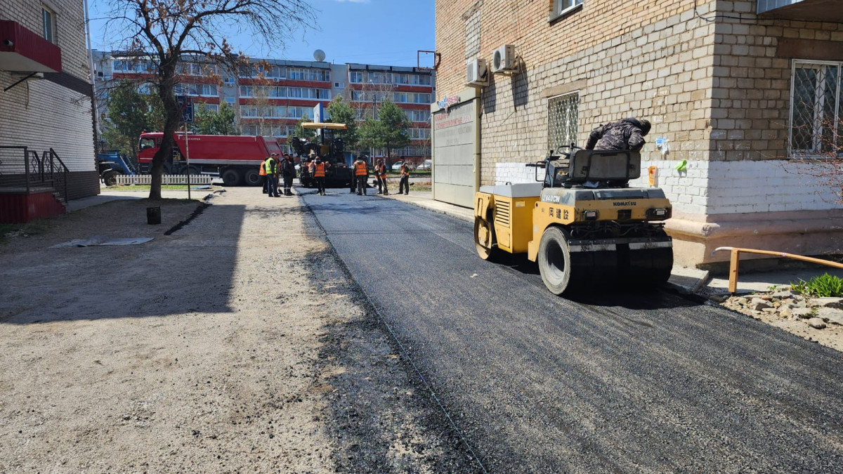 Дворовые проезды начали ремонтировать в Усть-Каменогорске