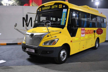 Токаев подарил автобус школьникам Таджикистана