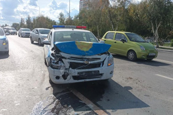 Полицейская машина протаранила три авто в Костанае