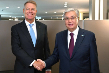 Токаев провёл переговоры с президентом Румынии