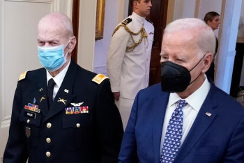 Американский лидер в медицинской маске взволновал Казнет