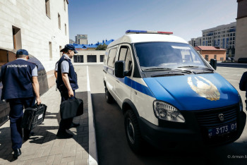 Фотография к новости: Таксист напал с ножом на полицейского в Кордае