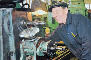 Фотография к новости: Отдал станку 70 лет: легендарного фрезеровщика из Усть-Каменогорска вспоминают в День труда