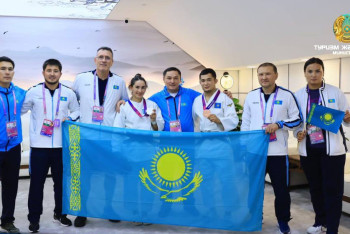 Фотография к новости: Азиада 2023: казахстанских дзюдоистов поздравил министр туризма и спорта