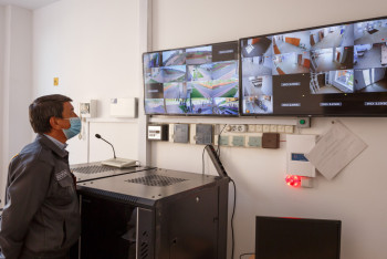 В Астане уволили директора школы, в которой мальчик упал с лестницы