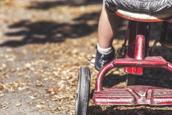 "Отчим избил и отвёз в детсад". Что известно по делу об убийстве 4-летнего мальчика в Алматы