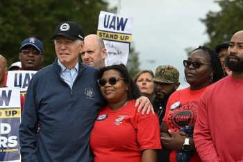 Фотография к новости: Президент США Джо Байден вышел на пикет
