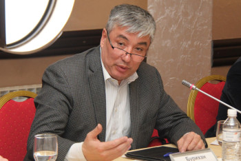 Фотография к новости: Обновление кадров и языковая политика: эксперт о вызовах для Казахстана