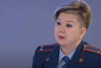 Известную своей стрижкой полицейскую задержали за взятку