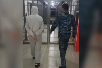 Буйный водитель разорвал форму на полицейском в Кызылординской области