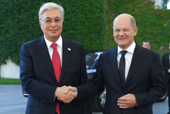 Фотография к новости: Токаев провёл встречу с Олафом Шольцем тет-а-тет