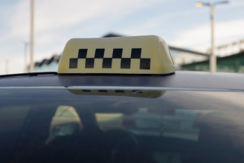 Фотография к новости: Междугородние перевозки на машинах inDrive и Яндекс хотят ограничить в Казахстане