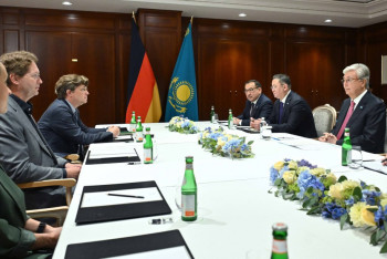 Токаев обсудил сотрудничество с председателем правления Mercedes-Benz Group