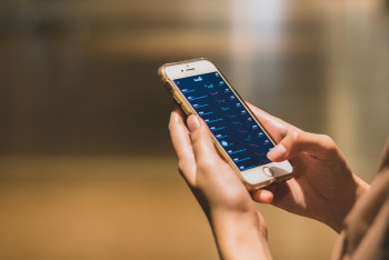 Фотография к новости: Связью обеспечены, а интернетом нет: почему казахстанцы должны смириться с неудобствами?