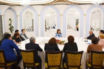 Аида Балаева встретилась с членами Национального курултая в Алматы