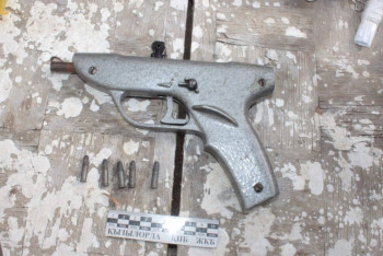 Фотография к новости: Оружие и украденные драгоценности нашли во дворе у жителя Кызылорды