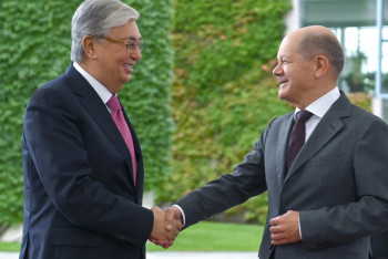 Фотография к новости: Импорт нефти, инвестиции и украинский кризис - экспертный взгляд на итоги визита Токаева в Берлин