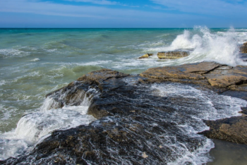 Четырёх человек унесло на плоту в Каспийское море