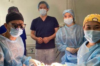 Палец с ноги на руку пересадили полуторагодовалому мальчику в Алматы