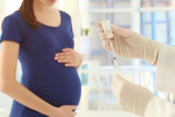 Нужно ли вакцинироваться от гриппа беременным, рассказали в Минздраве