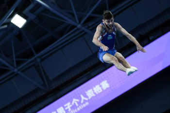 Казахстанец завоевал "серебро" Азиады в соревнованиях по батутной гимнастике