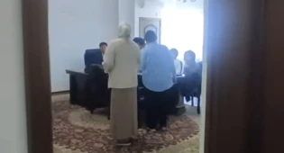 Заплатившие мошенникам за гранты абитуриенты требуют допустить их к занятиям в Актау
