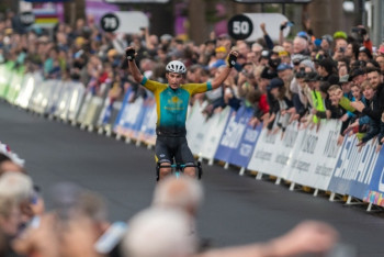 Казахстанский велогонщик завоевал "золото" на Азиаде - 2023