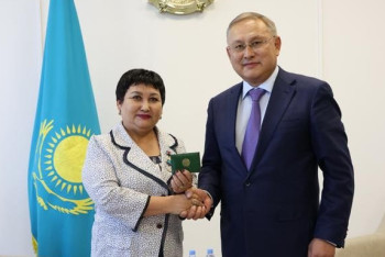 Звания "Қазақстанның еңбек сіңірген ұстазы" удостоена педагог из области Жетысу