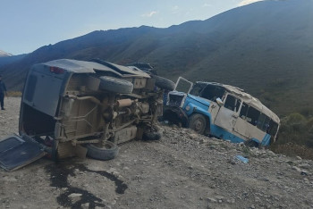 Два автобуса с пассажирами столкнулись в Алматинской области