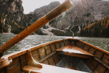 162 мигранта пытались уплыть в Европу на 7-метровом баркасе