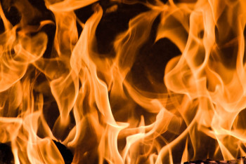 Кафе сгорело в селе Костанайской области, в здании произошёл взрыв