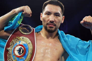 Фотография к новости: Жанибек Алимханулы отправил соперника в нокаут и завладел новым поясом IBF