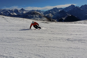 Фотография к новости: Профессиональный лыжник спровоцировал лавину в горах Алматы